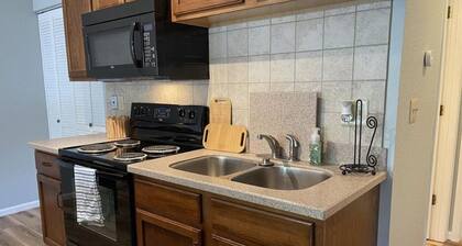 Cozy 1-bedroom condo in charming Village of Four Seasons with WiFi, fitness room