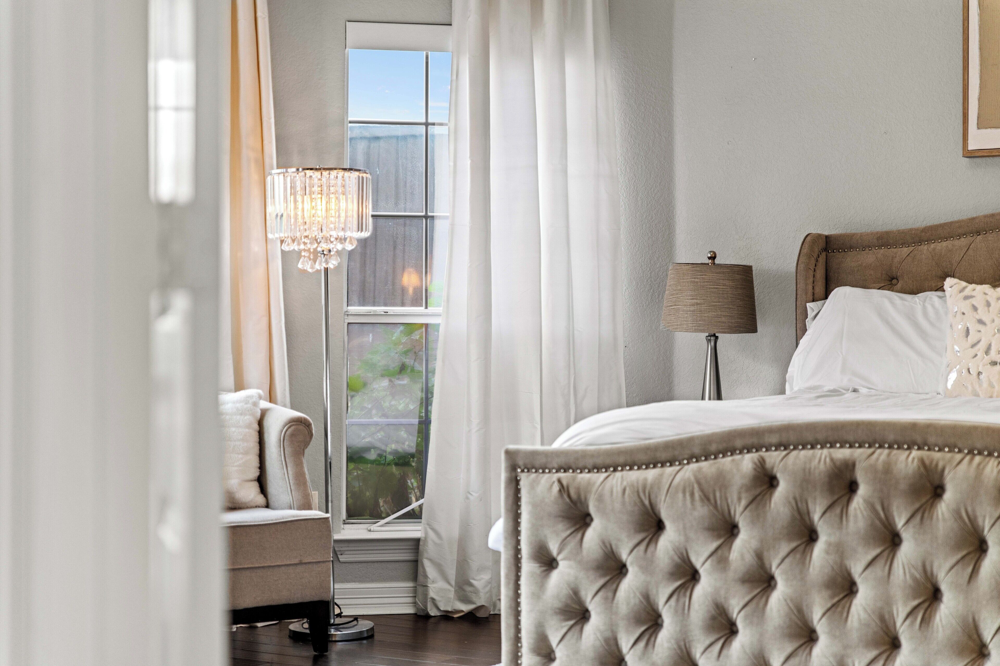 5 slaapkamers, een bureau, een strijkplank/strijkijzer, wifi