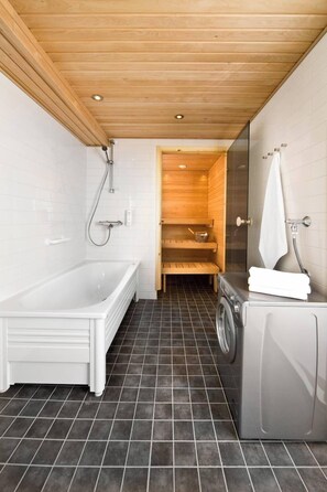 Lägenhet - 1 sovrum - bastu - utsikt mot resort | Badrum | Hårtork, bidé, handdukar och tvål