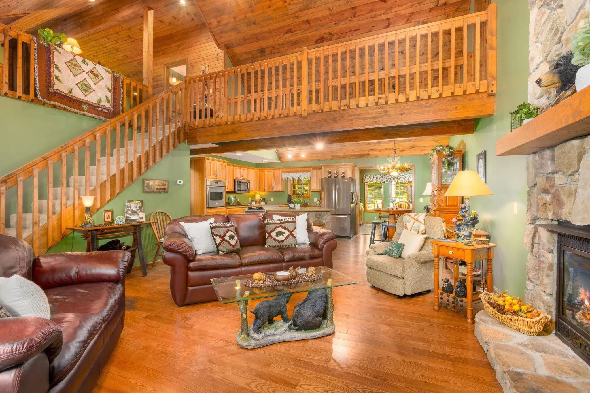 智能电视、壁炉、电子游戏、书