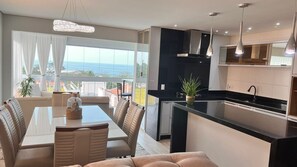 Deluxe-Apartment, Terrasse, Strandblick | Eigene Küche