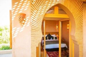 6 bedrooms, iron/ironing board, travel cot, WiFi