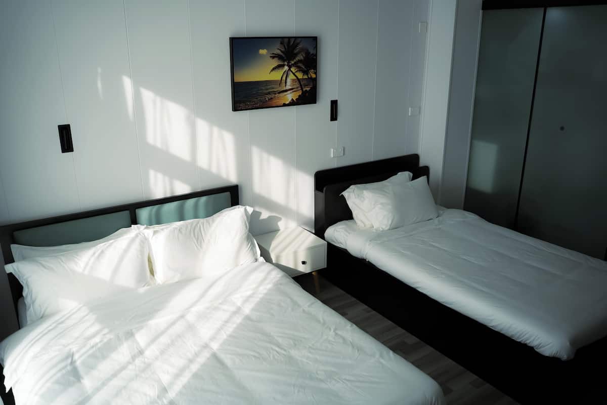 Triple Room | 1 bedroom, desk, laptop workspace, iron/ironing board