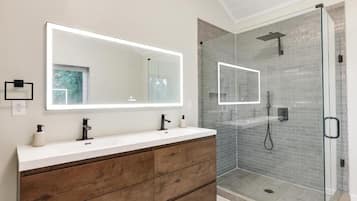 Jetted tub, hair dryer, towels, soap