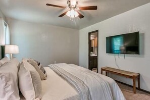 3 室のベッドルーム、アイロン / アイロン台、WiFi (無料)