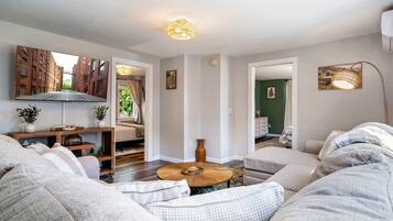 2 bedrooms, iron/ironing board, travel cot, free WiFi