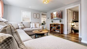 2 habitaciones, tabla de planchar con plancha y cuna de viaje