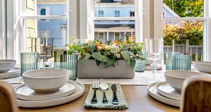 The Downtown Den - King Bed, Dog Friendly, Fire Pit, Parking, Family Friendly