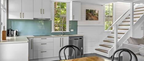 Kühlschrank, Herdplatte, Geschirrspüler