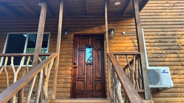 Exterior detail - TMT Legacy Jungle Cabin with Ac and Wifi (Belize City)