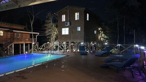 Outdoor pool - TMT Legacy Jungle Cabin with Ac and Wifi (Belize City)