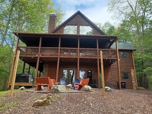 Exterior - Nature's Retreat - 4 BR, Hot tub, Game Room, Firepit - near Blue Ridge! (Morganton)