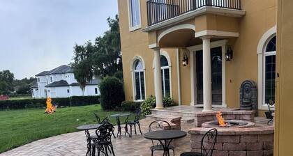 Huge 6 Bedroom Estate w/ Themed Rooms perfect for Family Reunions & Holidays