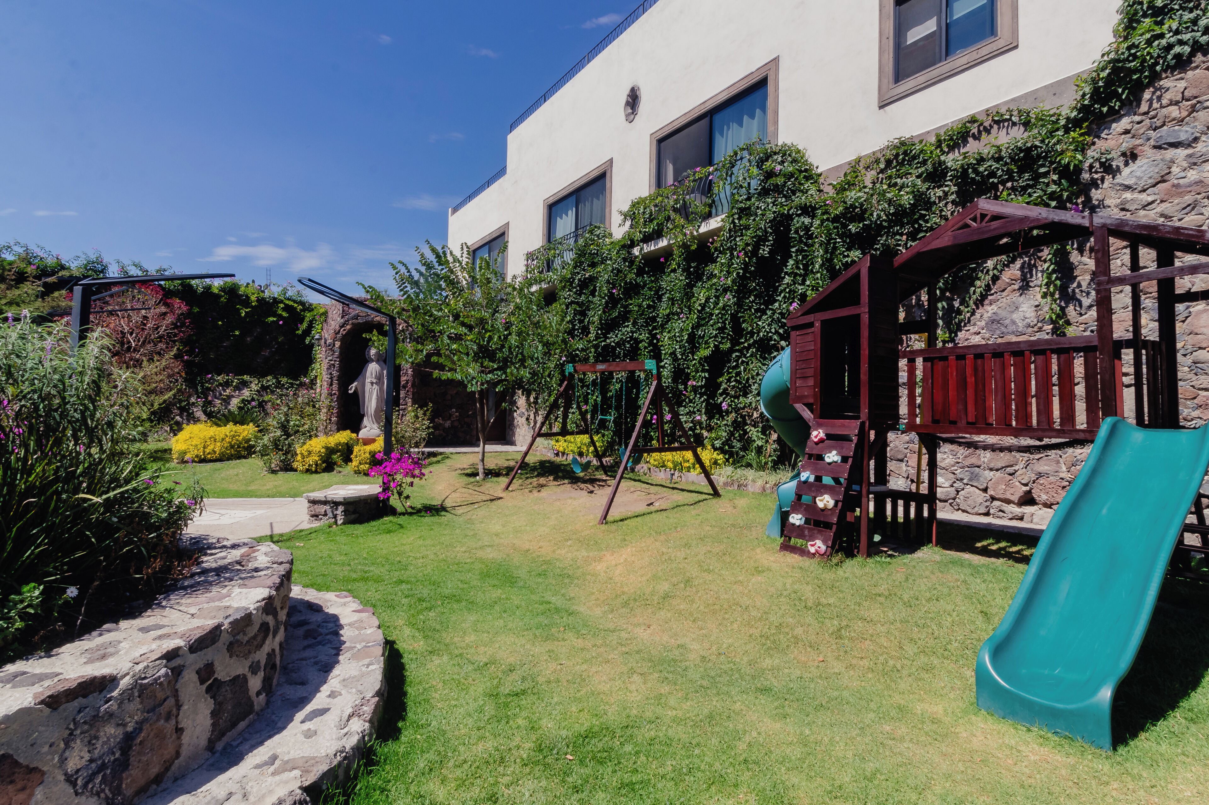 Tempat bermain anak - outdoor