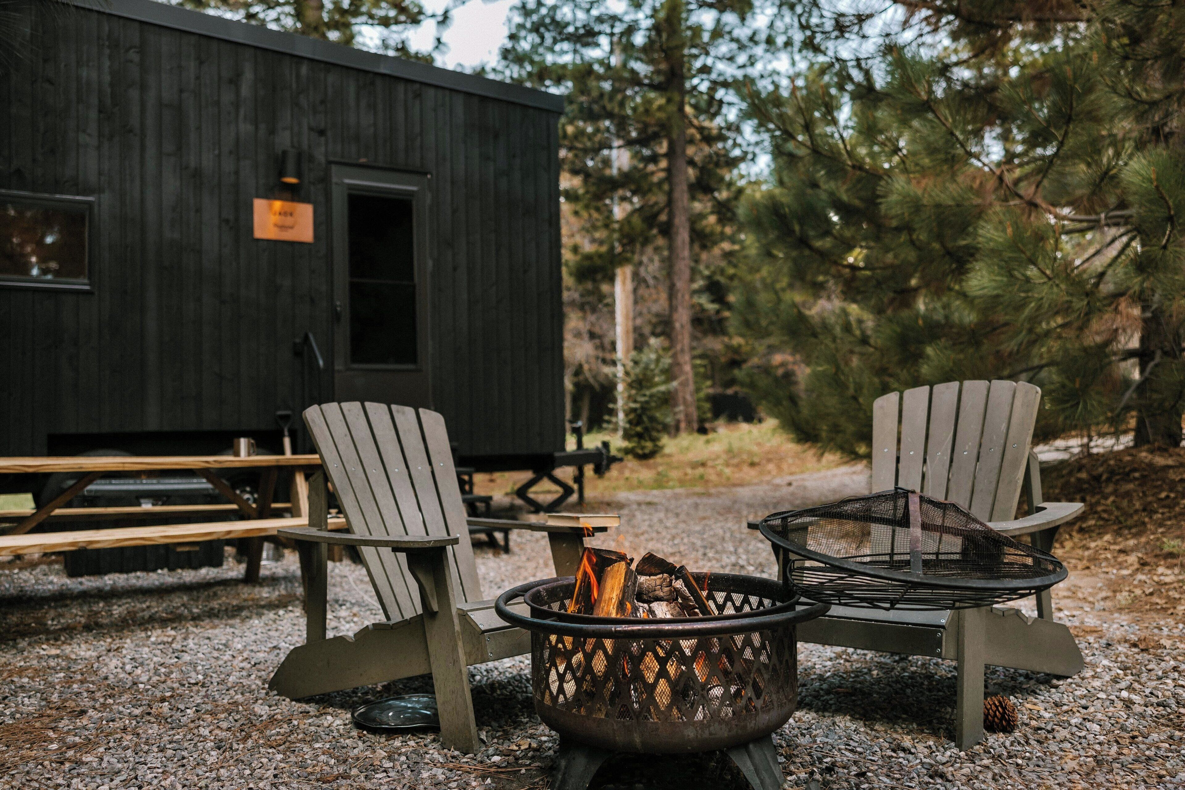 1 sovrum, skrivbord, arbetsyta för laptop och sängkläder