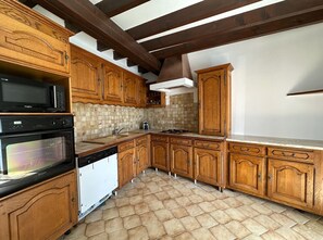 ثلاجة، ميكروويف، فرن، موقد طهي مسطح