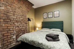 3 habitaciones, escritorio, tabla de planchar con plancha y wifi gratis