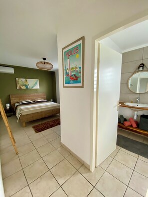2 bedrooms, iron/ironing board, travel cot, free WiFi