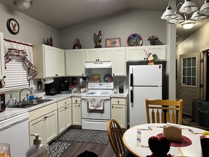 Micro-ondes, four, plaque de cuisson, lave-vaisselle