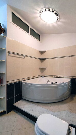 Hair dryer, towels - Kastel Stafilic Comfortable Apartments - Three Bedroom Apartment with Terrace (Kastel Stafilic)