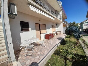 屋外ダイニングエリア