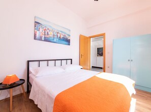 4 bedrooms, WiFi, bed sheets - Seafront Villa with Furnished Sun Terrace, Close to the Beach - Four Bedroom Villa (Kastel Stari)