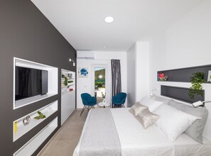 5 habitaciones, tabla de planchar con plancha, internet y ropa de cama