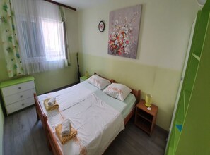 3 habitaciones, tabla de planchar con plancha y acceso a internet 