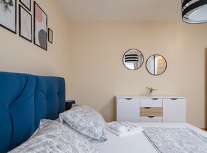 2 室のベッドルーム、アイロン / アイロン台、WiFi、ベッドシーツ