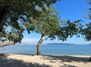 Beach - One Bedroom Apartment with Balcony (Kastel Luksic)