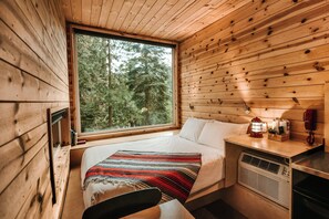 1 bedroom, desk, laptop workspace, bed sheets - Postcard Cabins Shenandoah, Outdoor Collection by Marriott Bonvoy (Stanardsville)