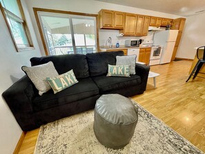 Smart TV - Spring Valley Stays- Lake House, Covered Patio & Endless Views (Canistota)