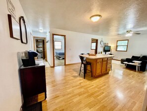 Interior - Spring Valley Stays- Lake House, Covered Patio & Endless Views (Canistota)