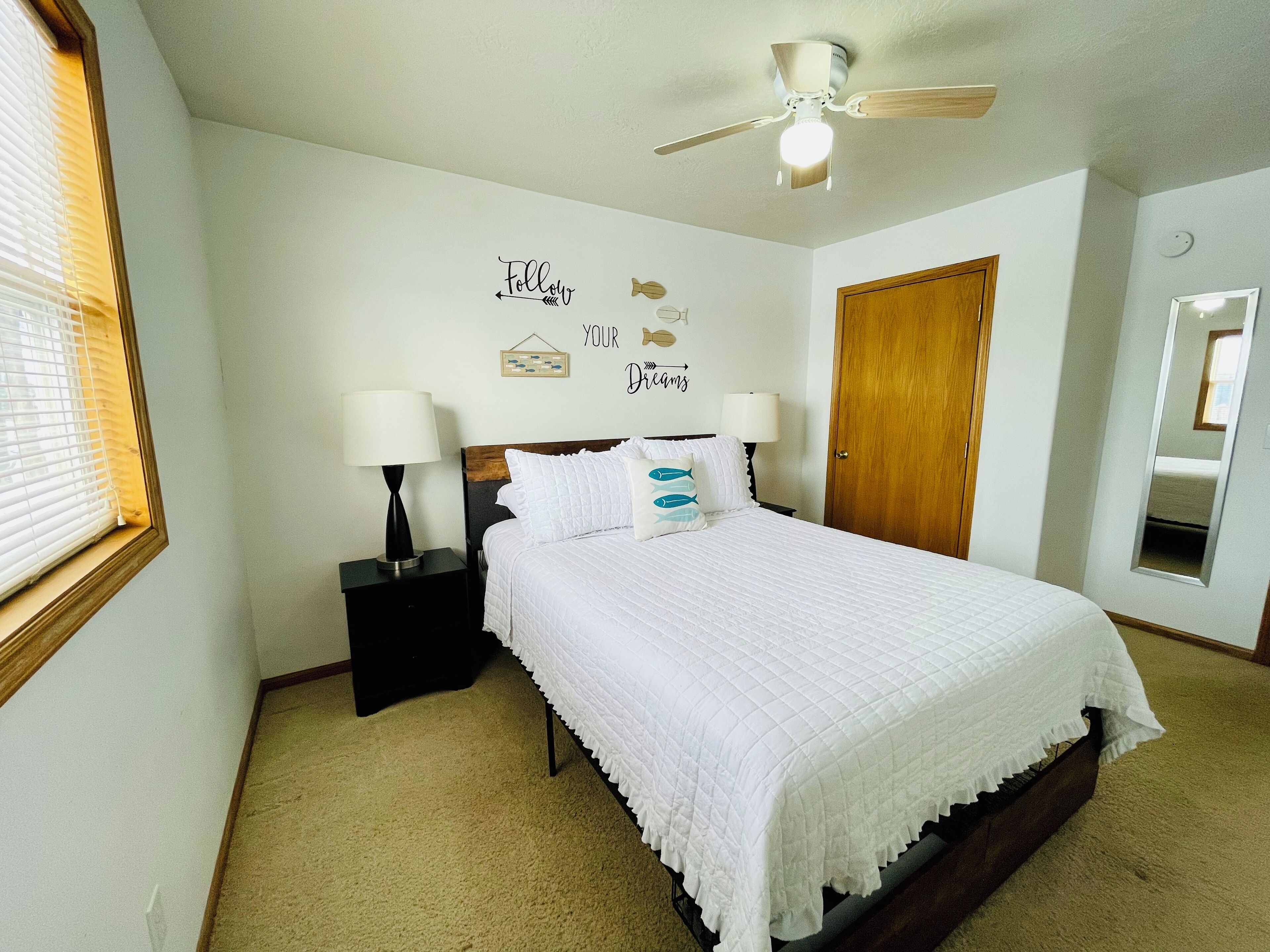 2 عدّة غرف نوم وسرير سفر وواي فاي مجانًا وملاءات أسرّة