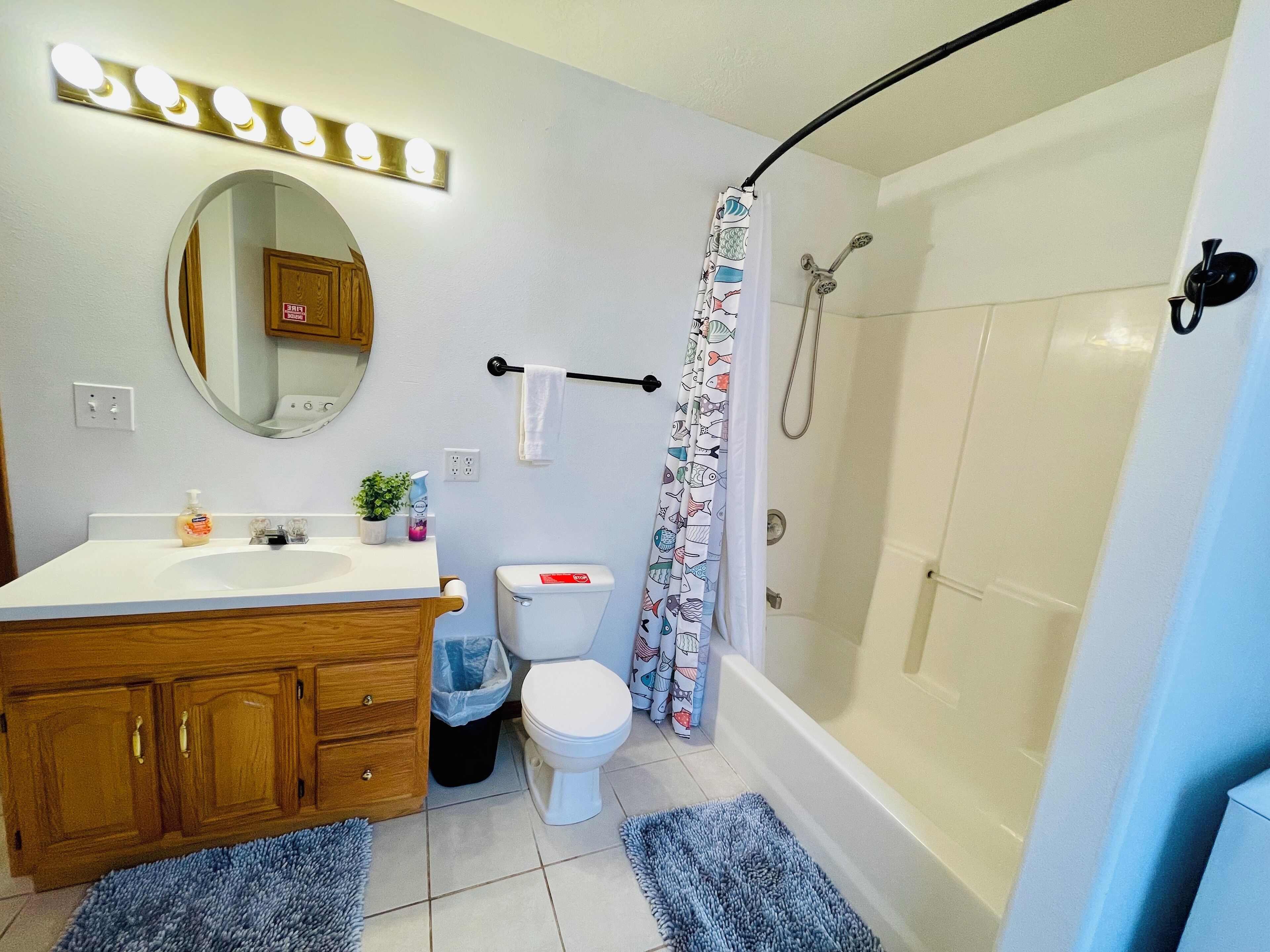 مجففات شعر، مناشف، صابون، شامبو