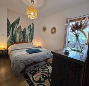 1 chambre, fer et planche à repasser, lit parapluie, Wi-Fi gratuit