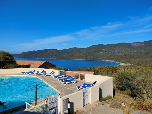 Mini villa vue jardin dans résidence calme*** wifi, piscine, mer à pied.