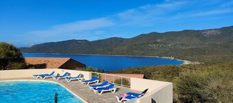 Mini villa vue jardin dans résidence calme*** wifi, piscine, mer à pied.