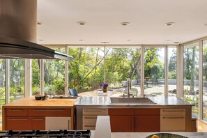 Micro-ondes, four, plaque de cuisson, lave-vaisselle