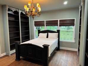 6 bedrooms, iron/ironing board, free WiFi, bed sheets