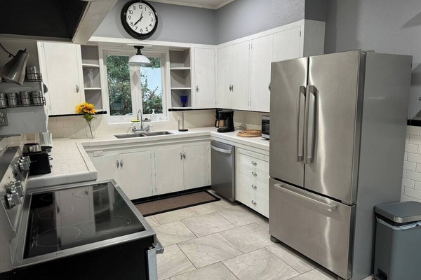 Frigorífic, microones, forn i placa de cuina