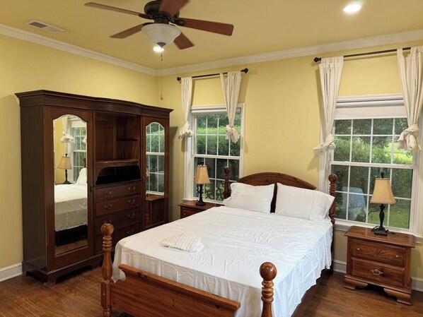 6 chambres, fer et planche à repasser, accès au Wi-Fi (inclus)