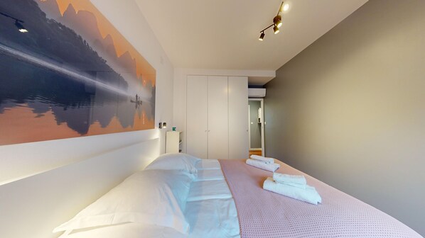 Iron/ironing board, free WiFi, bed sheets