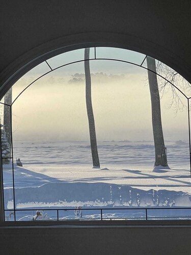 Waterfront 4-bedroom house 25mins from downtown Ottawa