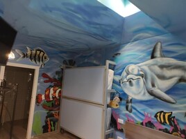 Escritorio, sistema de insonorización y wifi gratis 