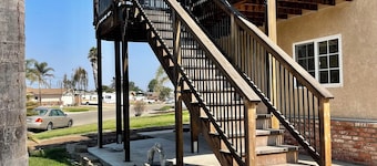 Private top floor spacious 1 bedroom retreat - Guesthouse