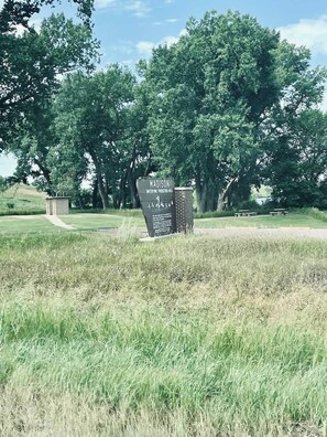 المنطقة المحيطة بالمنشأة