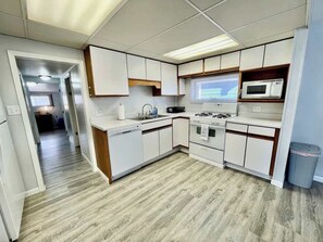 Fridge, microwave, oven, stovetop - The Grandview Lake House | Sleeps 8 | Dog Friendly (Madison)