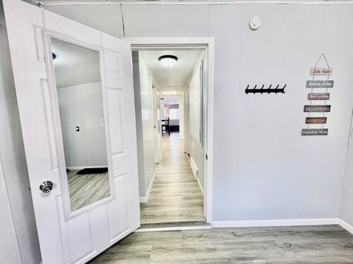 Lake House • Water Views • Fire Pit • Dog Friendly