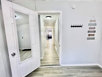 Lake House • Water Views • Fire Pit • Dog Friendly